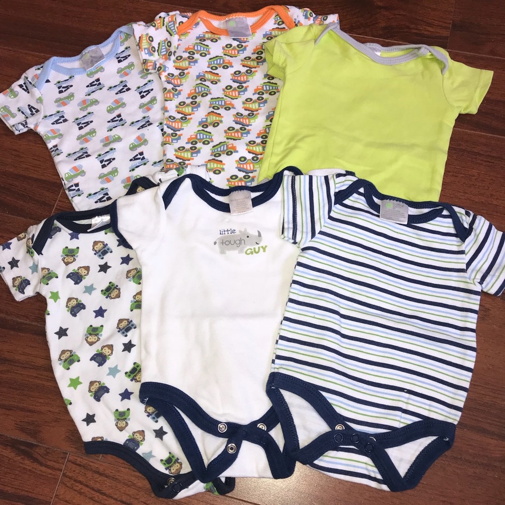 EUC 💚 BABY GEAR 3-6 MONTHS | Lot of 6 Bodysuits